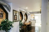 Balt-Amore!  Spacious 4 bedroom that sleeps 10 comfortably