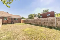 Large Pet Friendly House Walking Distance To Will Rodgers Stadium /Dickies Arena Hotels in Fort Worth Cultural District