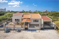 Sunny Palm Beach Villa - 3 min from beach