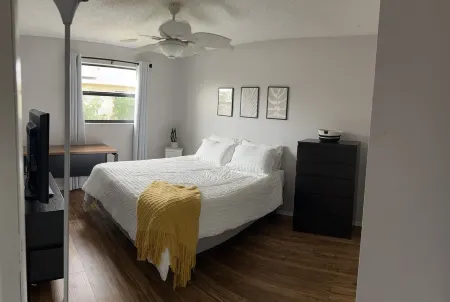 Sunshine Stays: fast wifi, amazing pool, family friendly