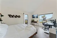 Wander Anchor Bay Hotels near Bowling Ball Beach