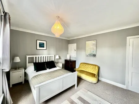 Cathedral Quarter - sleeps 8