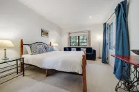 Whispering Pines Cottages Hotels in Wentworth Falls