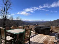 Spectacular Mountain Views w/Pool table and Fire pit!