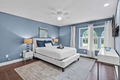 Wonderful Heated Pool House Delray Beach near Ocean - close to shops and the av’ Boynton Inlet附近的飯店