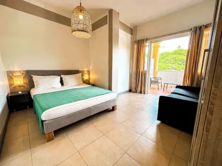 Apartment in swimming pool and beach residence