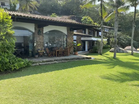 Beautiful House 5 Suites by the beach in Portogalo