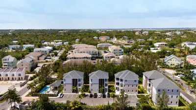 2BR Luxury Modern Condo: Baha Mar, Beach & Pool - Gated Community โรงแรมใน