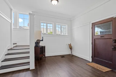 Cozy Cottage in B'ham - 4bd 3ba - 2 Miles to downtown, near Avondale, Homewood Отели рядом с достопримечательностью «Amtrak - Birmingham»