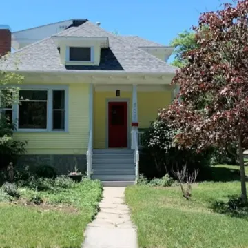 Charming heritage house 2-bedroom home in the heart of downtown.