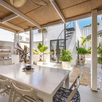 Lux 6-bed villa with WiFi, generator and AC in enchanting San Juan, Puerto Rico