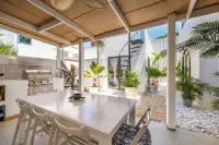 Lux 6-bed villa with WiFi, generator and AC in enchanting San Juan, Puerto Rico
