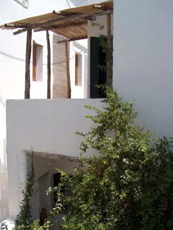 Jasmine House in the heart of Chora of Skyros, can accommodate 3 to 4 people