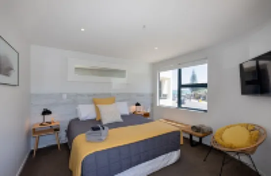 Spacious Large Modern Apartment in Fantastic Location
