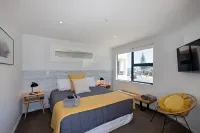 Spacious Large Modern Apartment in Fantastic Location