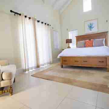 Turquoise Water Views On Both Sides Of  Spectacular Private Property. Rooms