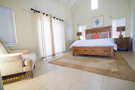 Turquoise Water Views On Both Sides Of  Spectacular Private Property. Отели рядом с достопримечательностью «Turks and Caicos Island»