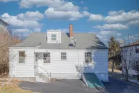 Luxury Home Central to Farmington, Plainville & Downtown New Britain Hotels in New Britain