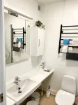 Modern condo close to all the amenities- 5 min walk to the Marina Hotel a 