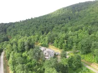 Mountain Views, 4 bedroom, Sleeps 12.