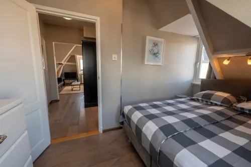Boutique apartment with sea view, beach 50 meters - Homestays