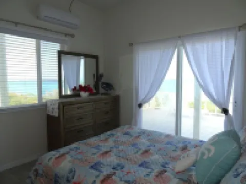 Cozy, new, beach cottage with a spectacular ocean view - Point of View Hotels in 