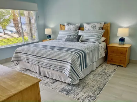 "Mai Kai" Recently renovated Oceanfront Ground Floor Condo - Kaibo Yacht Club II Отели в г. Rum Point