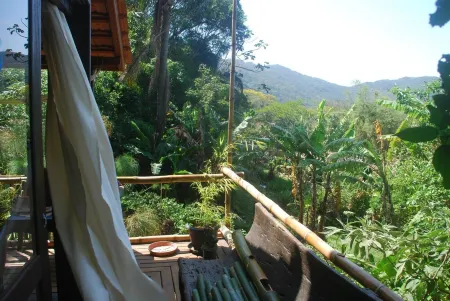 Between Lagoa and Paraiso do Sul Island, water natural source Vista Mountains Отели рядом с достопримечательностью «Lagoinha do Leste»