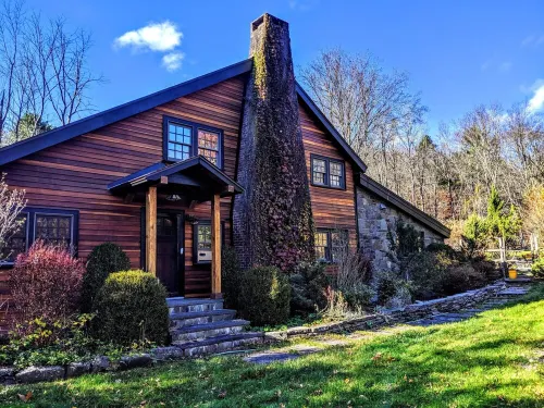 Stylish, modern barn with chef’s kitchen, heated pool, privacy Hotels in Woodstock
