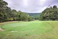 Condo on Kingwood Golf Course ~ 3 Mi to Main St!
