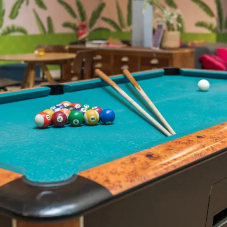 Stayokay Hostel Amsterdam Oost Отели рядом с достопримечательностью «Мост Питон»