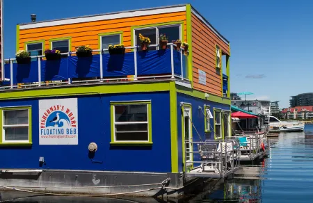 A Float Home B&B in Fisherman’s Wharf Отели рядом с достопримечательностью «Зоопарк Виктория Баг»