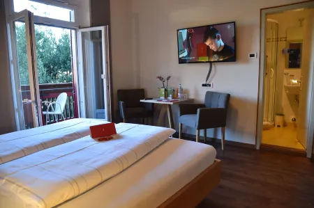 Angerburg Blumenhotel Отели рядом с достопримечательностью «Monticolo Lake»