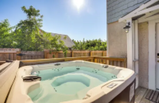 < 1 Mi to Butler Beach! Group Escape w/ Hot Tub