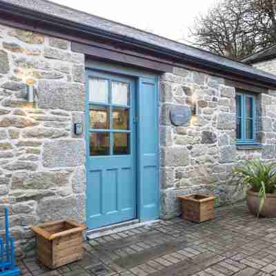 Manacles Hotel Exterior