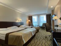 Ambasador Centrum Hotels near Robert Schweikert Palace