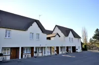 Logis Hôtel les Nymphéas - Airport Shuttle
