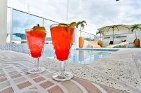 Casablanca Hotel, RestoBar, Catering, Eventos & Turismo en Garzón - Pools