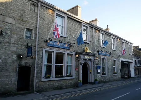 The Golden Lion at Settle Отели рядом с достопримечательностью «Стайнфорт Форс»