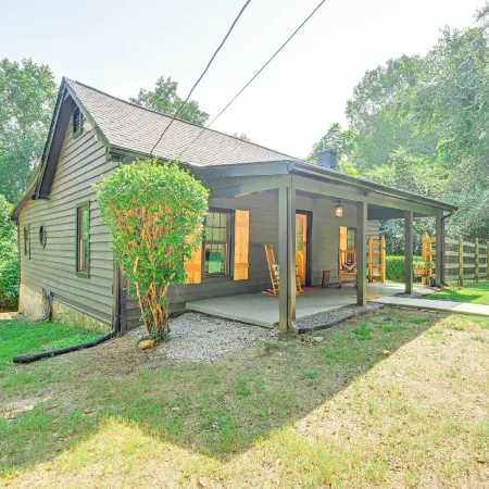 Cabin w/ Fire Pit - 7 Mi to Downtown Carrollton!