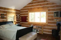 Riverside Meadows Cabins Hotels in Del Norte