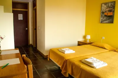 HI Almada - Pousada de Juventude Hotels in 