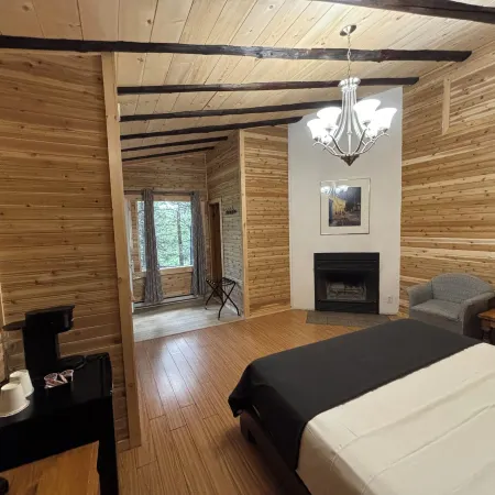 Auberge Alpine Inn Hotels in Sainte-Adele