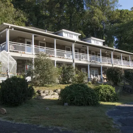 Calhoun House Inn & Suites Отели в г. Суэйн