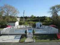 Long Beach Motor Inn - Pools