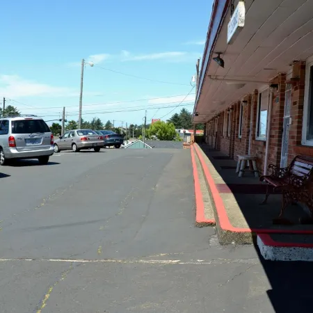 FourWinds Inn
