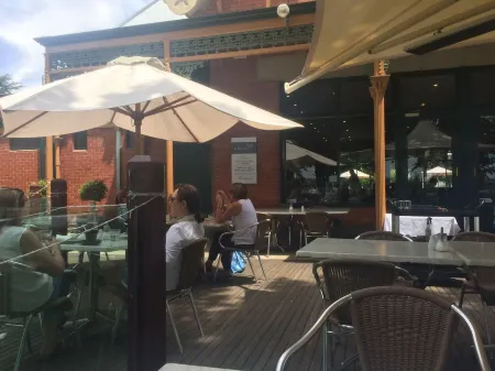 Ambassador Motor Inn