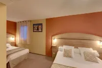 Les Étoiles du Forez Hotels in Savigneux