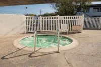 E-Z 8 Motel Old Town - spa