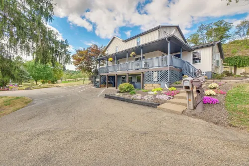 Meet Country Animals! Farmyard Stays Dundee Home Hotels in Wayne Township